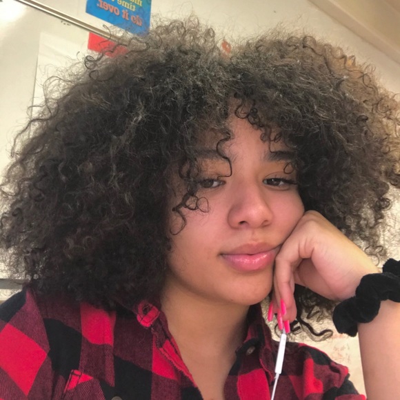 Meet your Posher, Maya - Picture 4 of 7